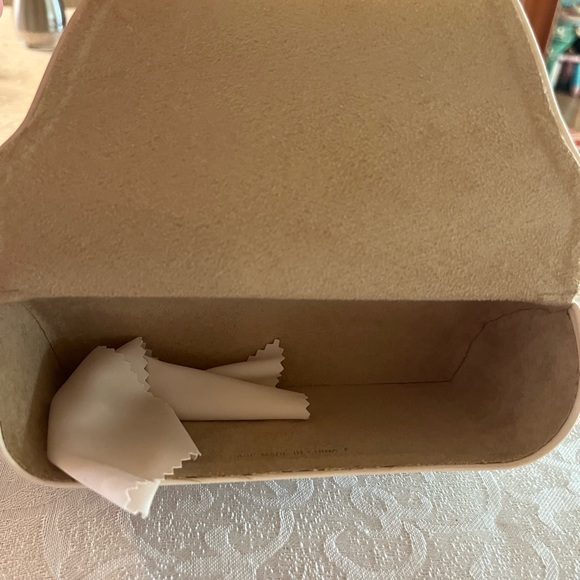 Michael Kors  Sunglasses White Case - Picture 2 of 4